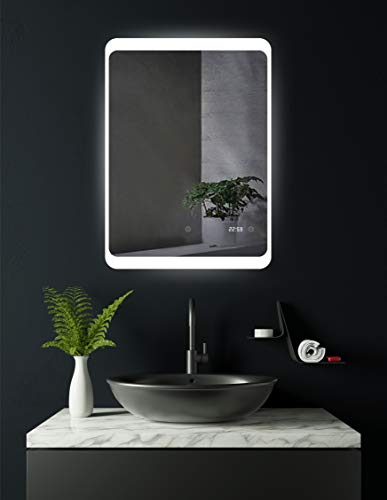 HOKO® LED Badspiegel mit digitaler Uhr, Detmold 60x80cm, Badezimmerspiegel mit Uhr, Energieklasse A+ (WEEE-Reg. Nr.: DE 40647673)