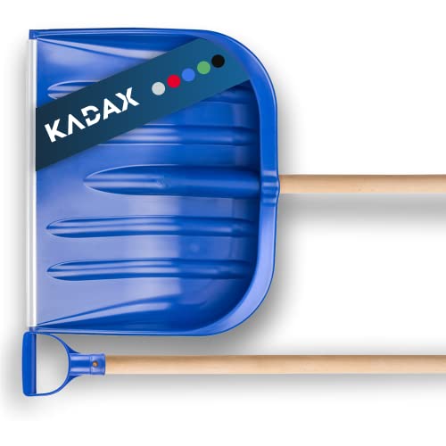 KADAX Schneeschaufel mit ergonomischem Griff, Blattbreite: 49 cm, Kunststoff-Blatt, Schneeschieber, ideale Schneeschippe für kleine und große Schneemengen, Schneeräumer, stabil (Holzstiel, blau)