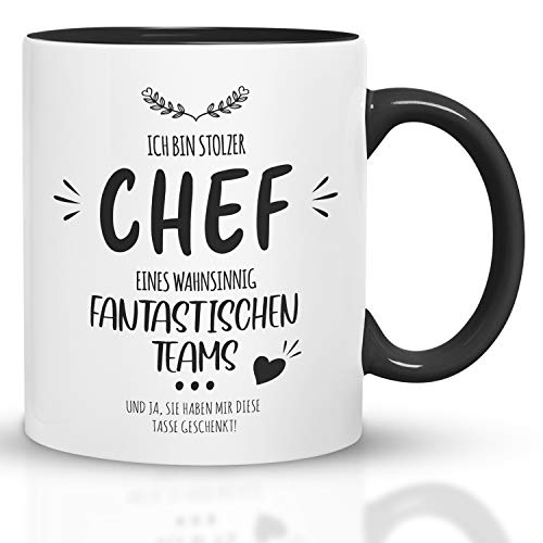 Kaffeebecher24 - Tasse Chef mit Spruch - Stolzer Chef eines wahnsinnig fantastischen Teams - Spülmaschinenfest - Chef Geschenke - Geschenk für Chef - witzige Tasse - Schwarz