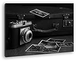 deyoli Analoge auf Fotoapparat vor altem Koffer Effekt: Schwarz/Weiß im Format: 120x80 als Leinwandbild, Motiv fertig gerahmt auf Echtholzrahmen, Hochwertiger Digitaldruck mit Rahmen