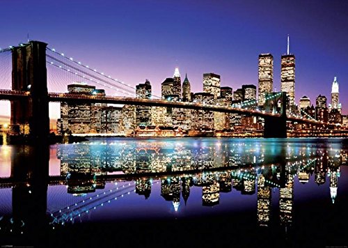 Close Up New York XXL Poster Skyline Brooklyn Bridge by Night (140cm x 100cm) + Original tesa Powerstrips® (1 Pack/20 STK.)