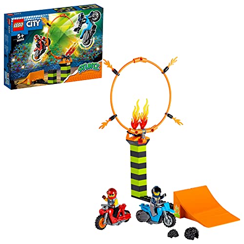 LEGO 60299 City Stuntz Stunt-Wettbewerb, Set mit 2 schwungradbetriebenen Spielzeug-Motorrädern und Duke-DeTain-Minifigur, für Kinder ab 5 Jahren