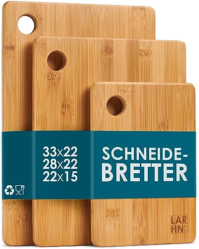 LARHN Schneidebrett Holz (3er Set) - 3 Extra Dicke Bambus-Schneidebretter - 33 x 22 cm / 28 x 22 cm / 22 x 15 cm - Die Perfekte Holzbrett Küche, Brotbretter und Servierbretter