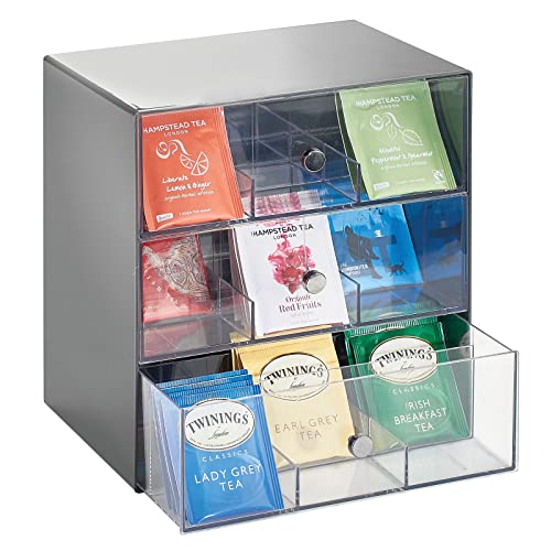 mDesign Aufbewahrungsbox für Teebeutel, Kaffeepads, Zucker usw. – kompakte Teekiste aus Kunststoff mit 27 Fächern – Küchen Organizer mit 3 Schubladen – grau und durchsichtig